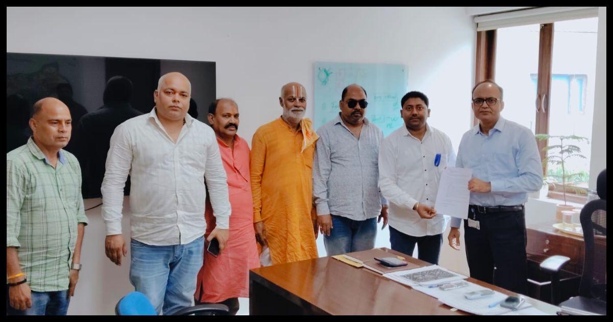 बर्मामाइंस ईस्ट प्लांट बस्ती में गंदे पानी की सप्लाई से लोग परेशान, जुस्को महाप्रबंधक से की शिकायत