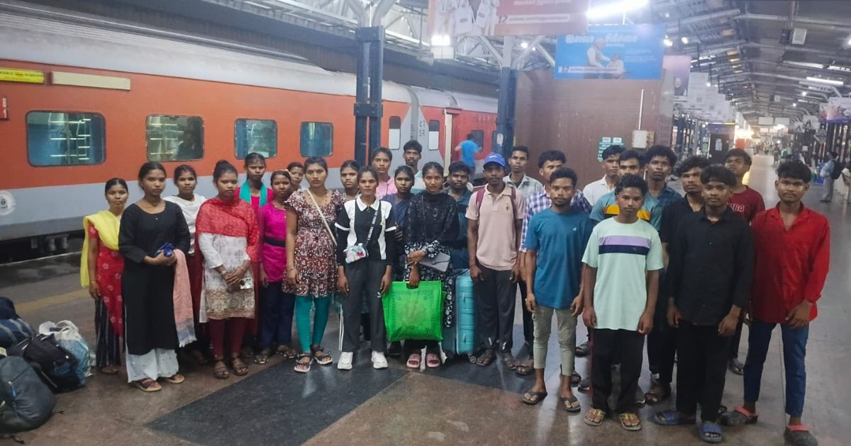 तमिलनाडु से रेस्क्यू किए गए पश्चिमी सिंहभूम के 14 श्रमिक सुरक्षित लौट रहे, जिला प्रशासन ने की घर पहुंचाने की व्यवस्था