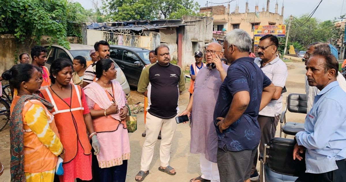 सफाईकर्मियों को मानक के अनुसार वेतन मिलेःसरयू राय