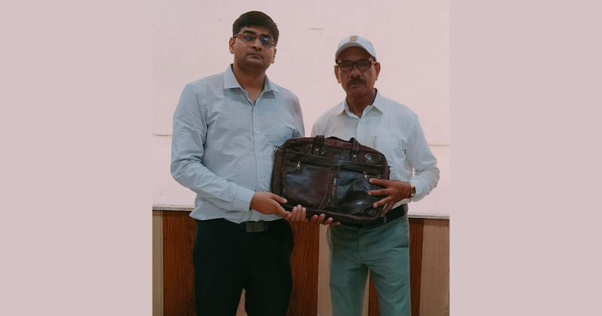 Chakradharpur Railway 41 साल 7 माह 21 दिन की शानदार सेवा के बाद रेलकर्मी खुर्शीद अनवर सेवानिवृत्त, तीन बार मिले DRM अवॉर्ड