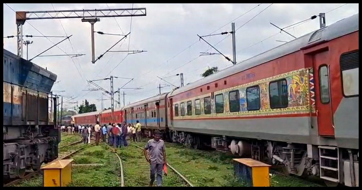 धनबाद में केरल एक्सप्रेस (अलेप्पी एक्सप्रेस) से कॉपर केबल चोरी, डेढ़ घंटे तक रुकी रही ट्रेन