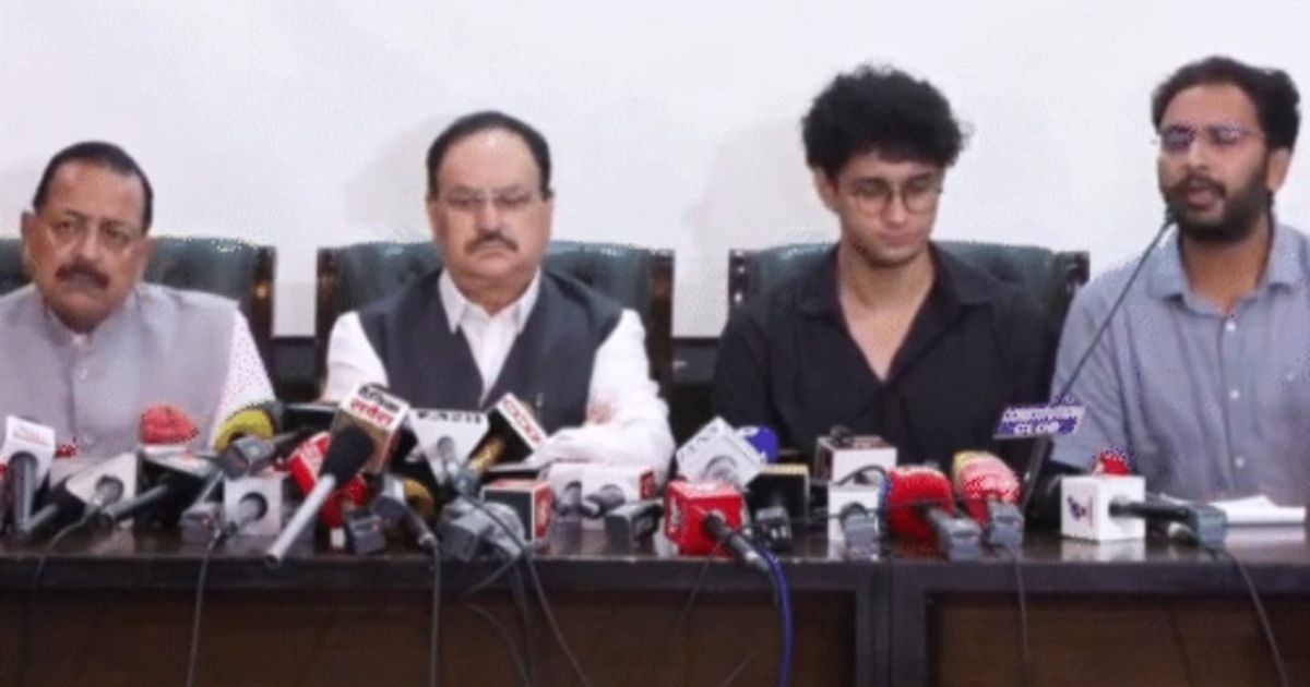 जंतर-मंतर पर कॉकरोच जनता पार्टी का आंदोलन खत्म : कहा- तीनों मांगें पूरी