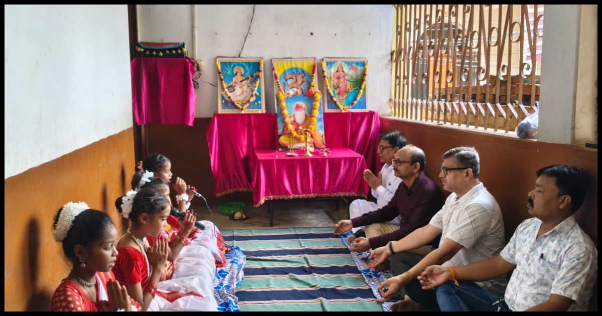 सच्चा गुरु केवल पढ़ाता नहीं, बल्कि शिष्य के चरित्र का निर्माण भी कराता है : आनंद प्रधान