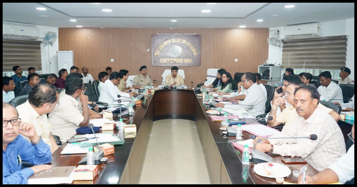 पश्चिमी सिंहभूम में कानून-व्यवस्था पर प्रशासन सख्त, हर महीने 10 तारीख को होगा थाना दिवस; श्रावणी मेले की सुरक्षा के लिए विशेष तैयारी