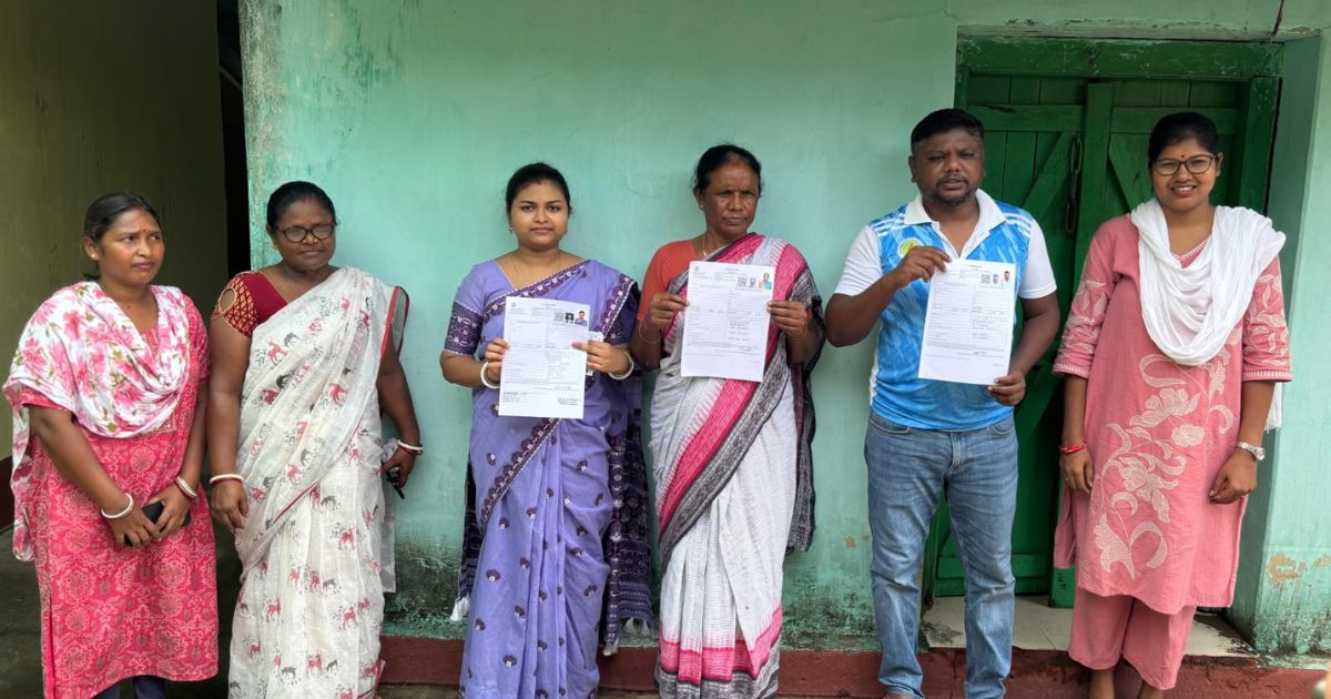 मतदाता सूची पुनरीक्षण 2026: सांसद जोबा माझी और विधायक जगत माझी ने भरा गणना प्रपत्र, मतदाताओं से की सहयोग की अपील