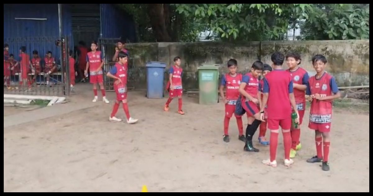 जेएफसी बंद करने के फैसले के विरोध में फुटबॉल प्रेमियों का प्रदर्शन, टाटा स्टील से निर्णय वापस लेने की मांग