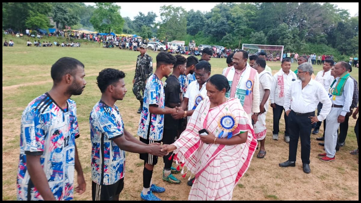विश्व आदिवासी दिवस पर रिचीतुका में फुटबॉल प्रतियोगिता, एपीसी रिचीतुका बनी विजेता