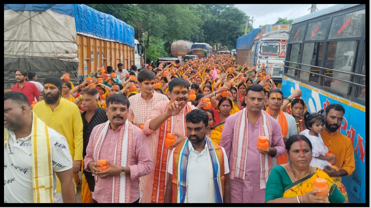 सावन की अंतिम सोमवारी पर शिवालयों में उमड़ी भीड़, हर-हर महादेव से गूंजा ग्रामीण जमशेदपुर