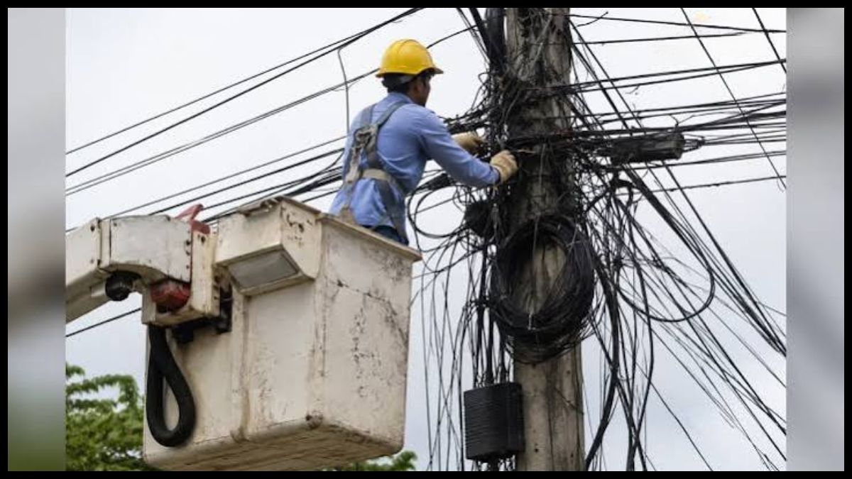बिजली के खंभे पर केबल लगाया है तो सावधान! JBVNL हटाएगा अवैध तार, 12 फीट ऊंचाई का नियम