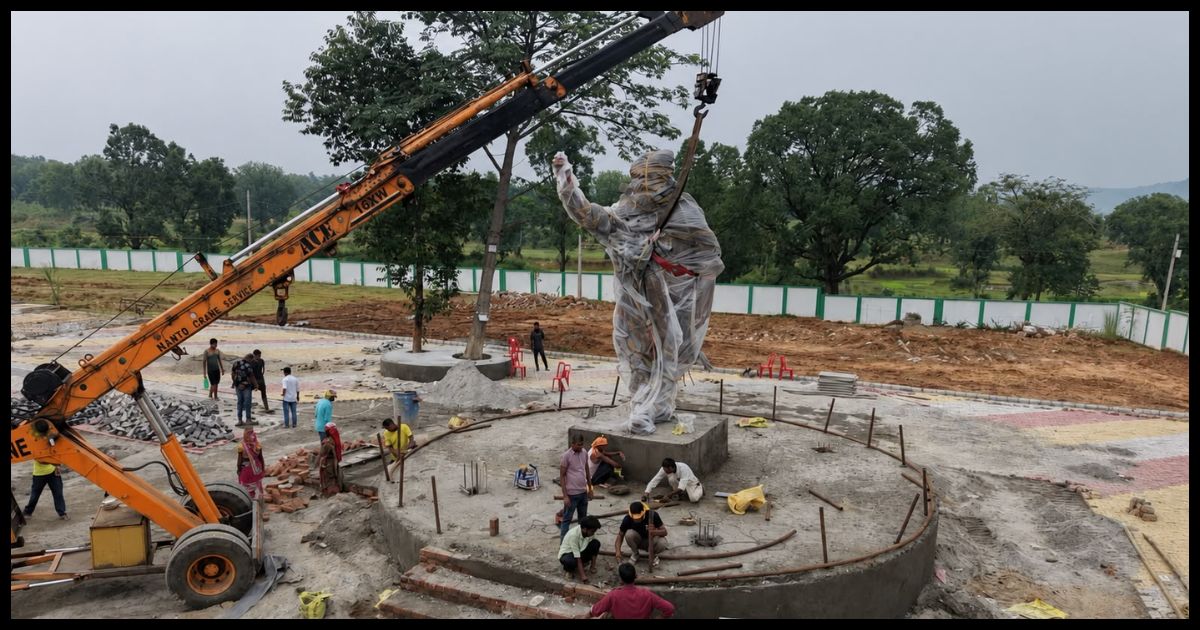 दिशोम गुरु शिबू सोरेन की पहली पुण्यतिथि पर मुख्यमंत्री हेमंत सोरेन करेंगे 14 फीट ऊंची प्रतिमा का अनावरण