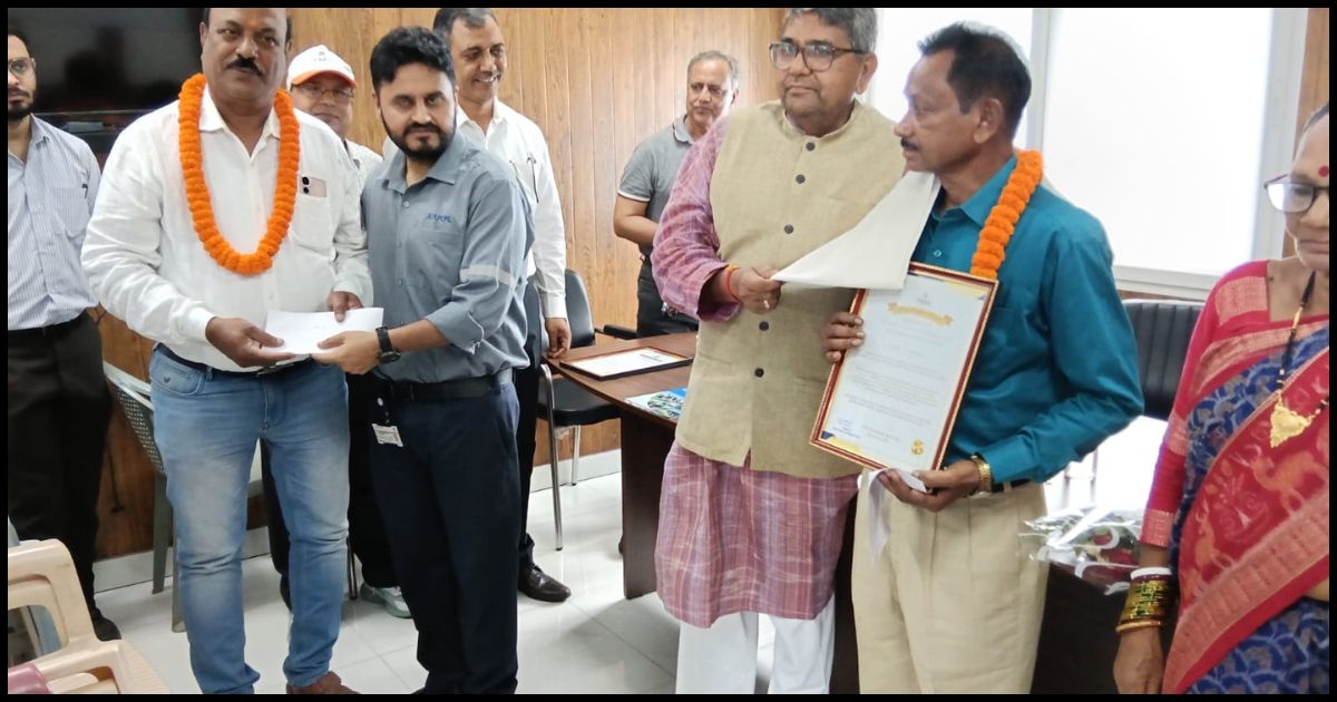 टाटा स्टील जूलॉजिकल पार्क ने 34 वर्षों की समर्पित सेवा के बाद दो वरिष्ठ कर्मचारियों को भावभीनी विदाई दी