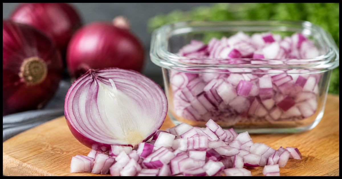 Cut Onion Storage: कटी हुई प्याज कितने दिन तक रख सकते हैं? फ्रिज में रखने का सही तरीका और खराब होने के संकेत जानें