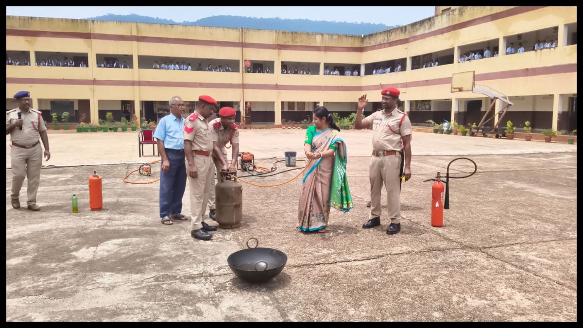 डीएभी पब्लिक स्कूल मे फायर मॉक ड्रिल एवं अग्नि सुरक्षा प्रशिक्षण का आयोजन