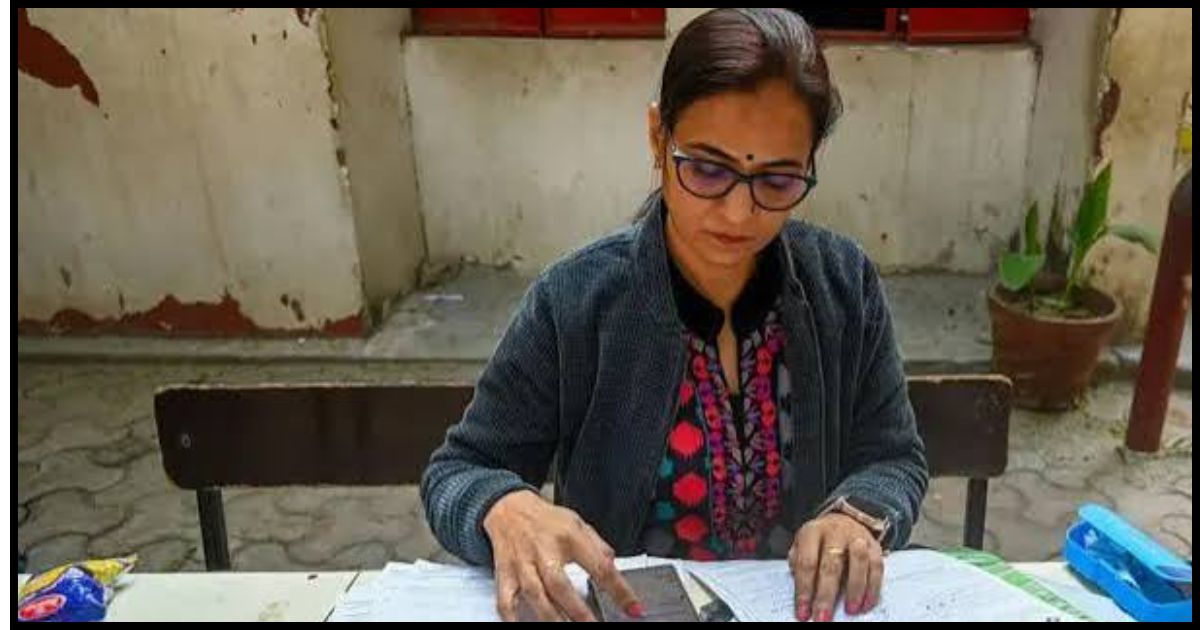 SIR को लेकर AAP ने चुनाव आयोग के सामने उठाए सवाल, 'शिफ्टेड' वोटरों का डेटा साझा करने की मांग
