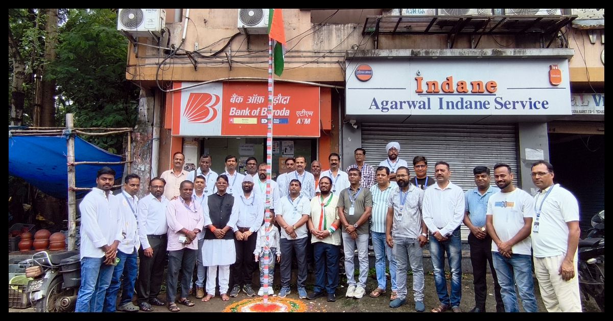 फोटोग्राफर एसोसिएशन ऑफ जमशेदपुर ने कदमा में मनाया स्वतंत्रता दिवस, किया ध्वजारोहण