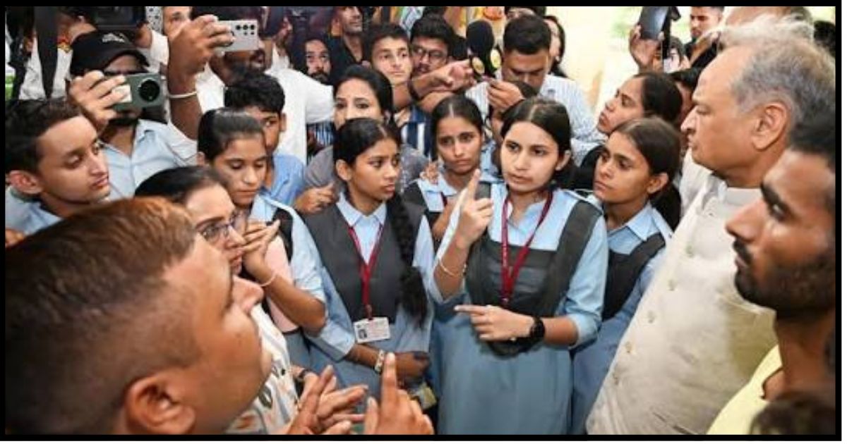 जयपुर के स्कूल में 100 से अधिक श्रवण-बाधित छात्रों का प्रदर्शन