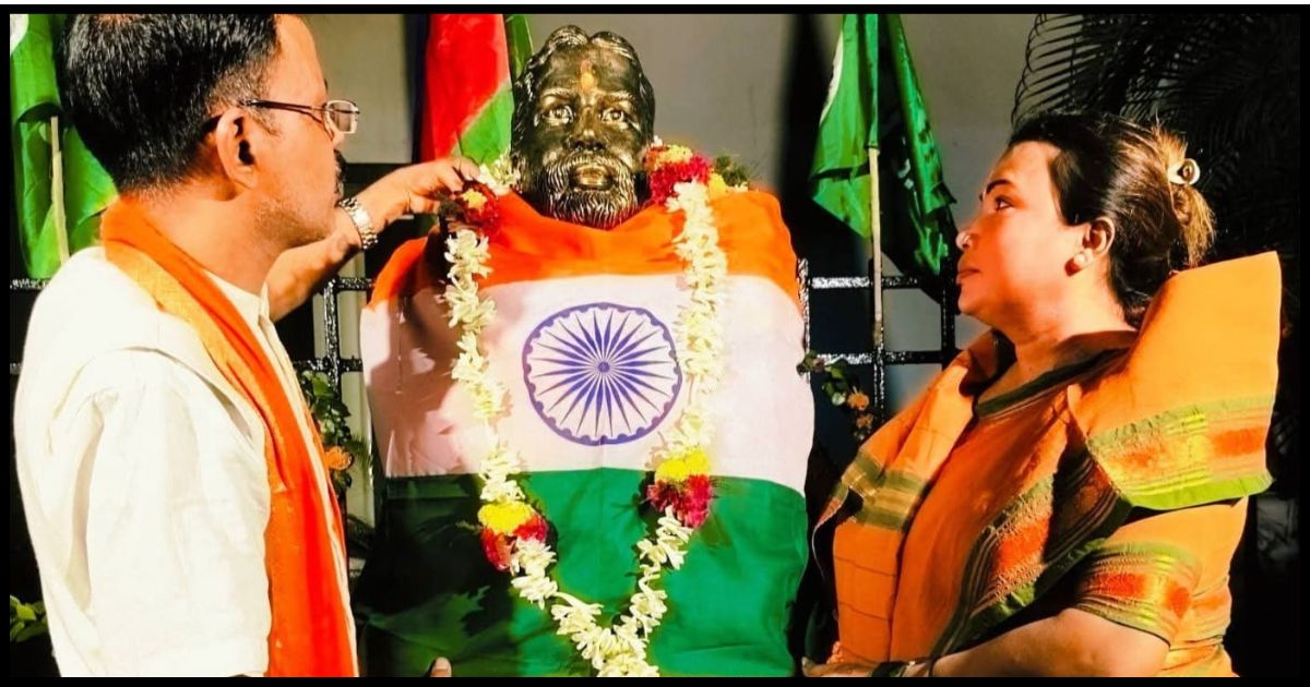 निर्मल महतो को राष्ट्र सम्मान देने की उठी आवाज, चंदन यादव और सपना यादव ने तिरंगा समर्पित कर दी श्रद्धांजलि