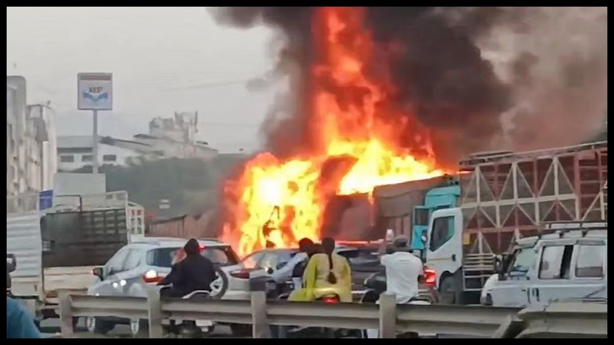 बुंडू ओवरब्रिज के पास भीषण हादसा, ट्रक की चपेट में आने से दो युवकों की मौत