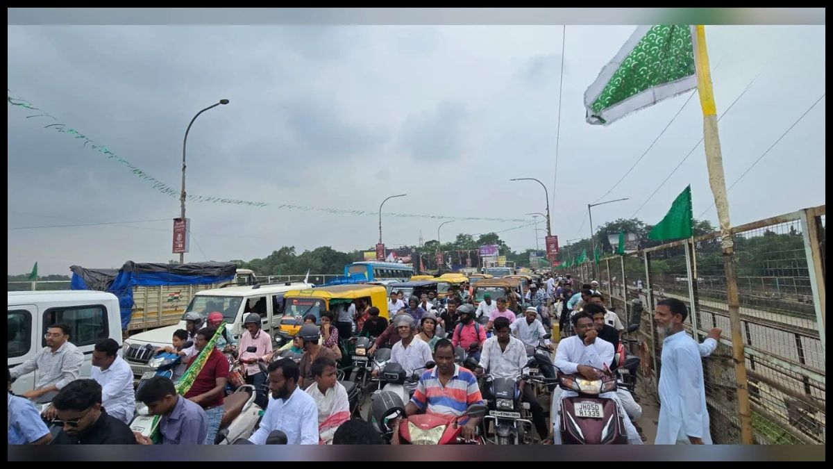 Jamshedpur Traffic: मानगो पुल पर भीषण जाम, साकची-आजादनगर मार्ग पर घंटों फंसे रहे वाहन