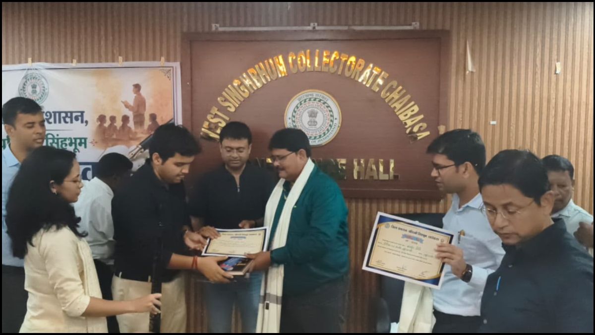 Dilip Kumar Mahto honored for outstanding work on Teachers Day