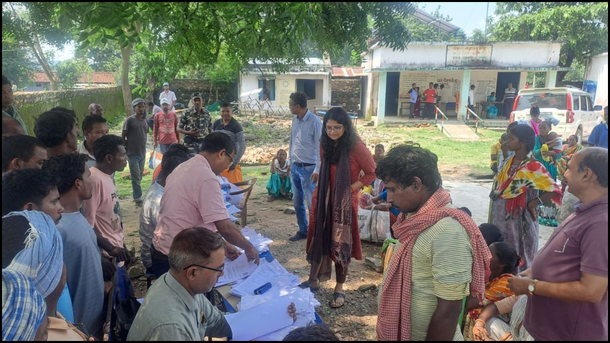 SIR hearings gain momentum in Chakradharpur