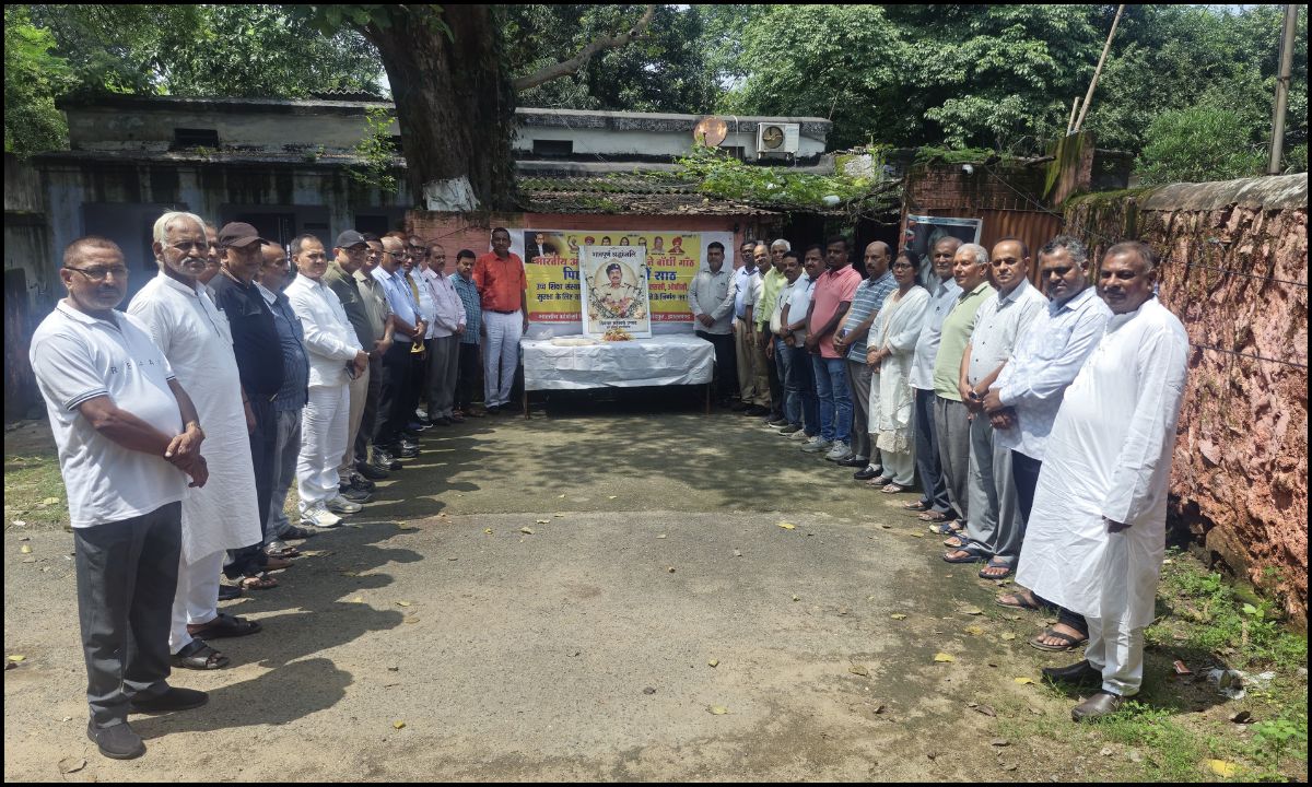 Tribute paid to former DSP Maheshwari Prasad Yadav