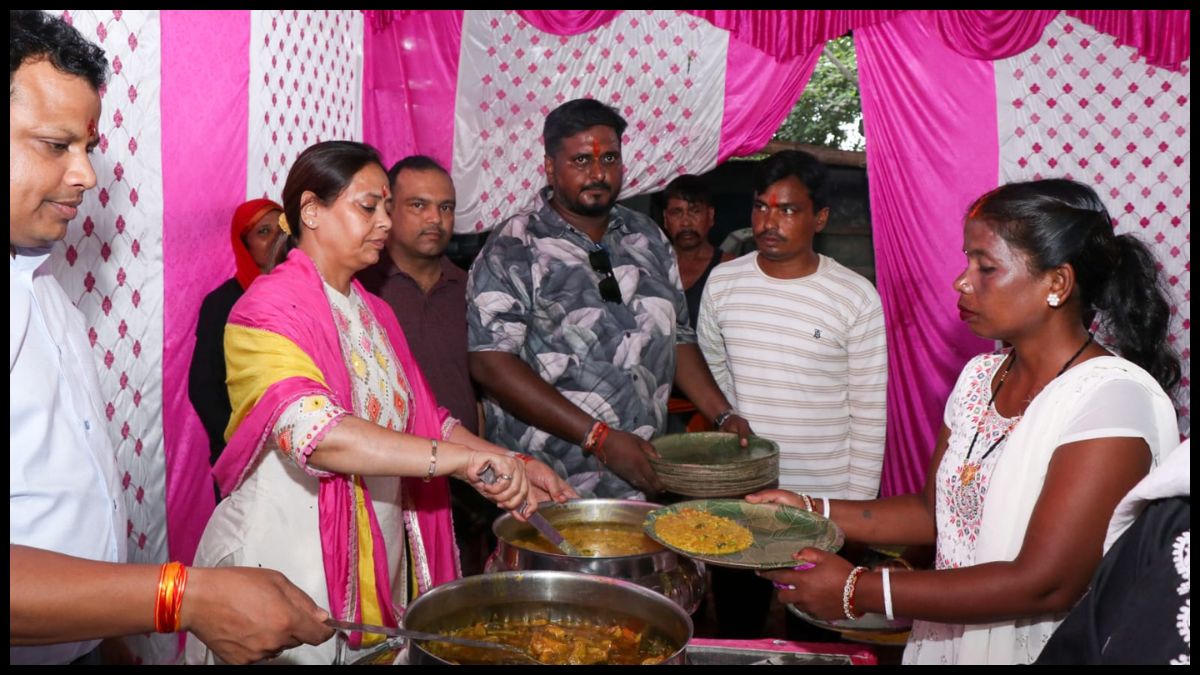 मेयर सुधा गुप्ता ने सफाई मित्रों संग मनाई विश्वकर्मा पूजा, भोग-प्रसाद का किया वितरण