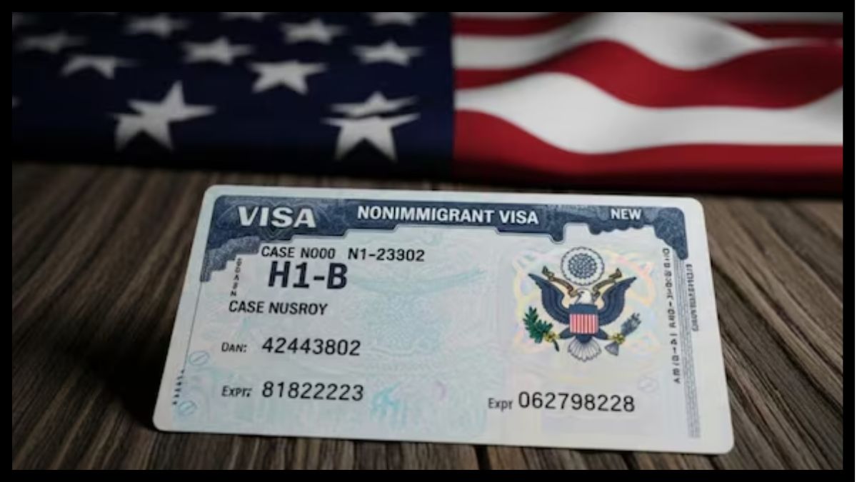 H-1B Visa: भारतीय IT प्रोफेशनल्स के लिए बड़ी खबर, $100,000 फीस वाला नियम एक साल और बढ़ा