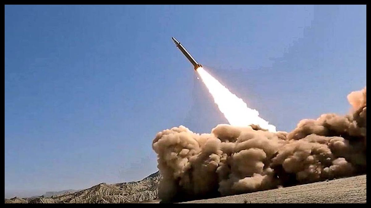Iran की Qasem Basir Missile का खौफ? 1200 KM रेंज से बदली US Navy की तैनाती