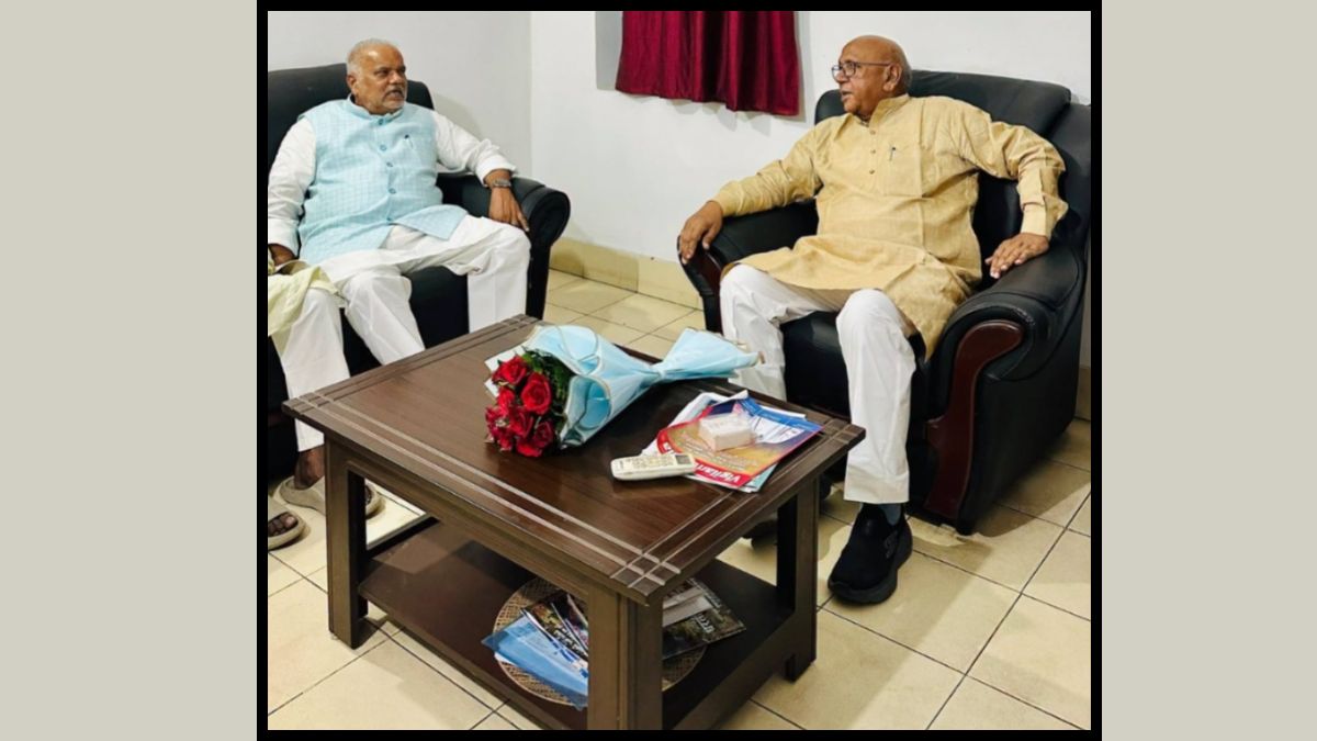 सरयू राय से मिले बिहार के मंत्री श्रवण कुमार, करीब 30 मिनट हुई अनौपचारिक चर्चा