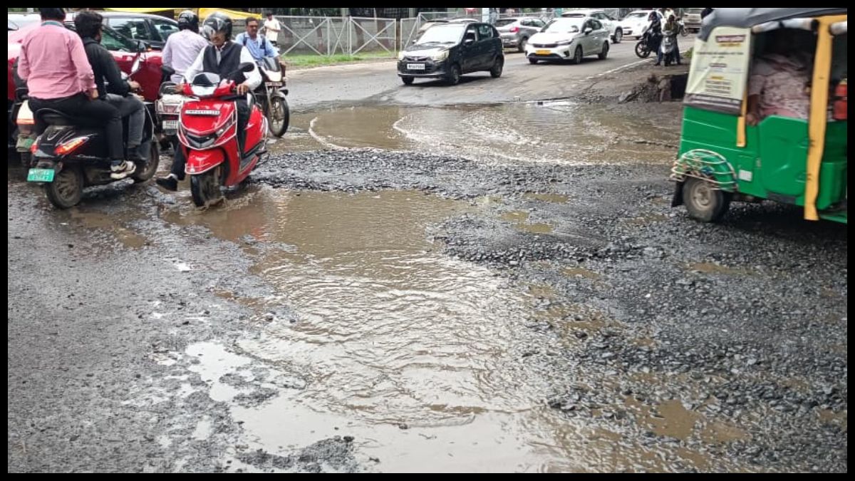 शहर से लेकर गांव तक मानसून में टूटी सड़कें तत्काल होंगी दुरुस्त