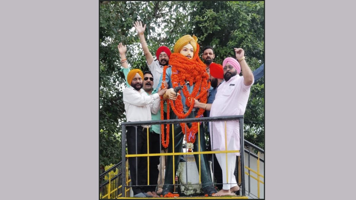 भाजपा अल्पसंख्यक मोर्चा ने शहीद भगत सिंह की प्रतिमा पर किया माल्यार्पण