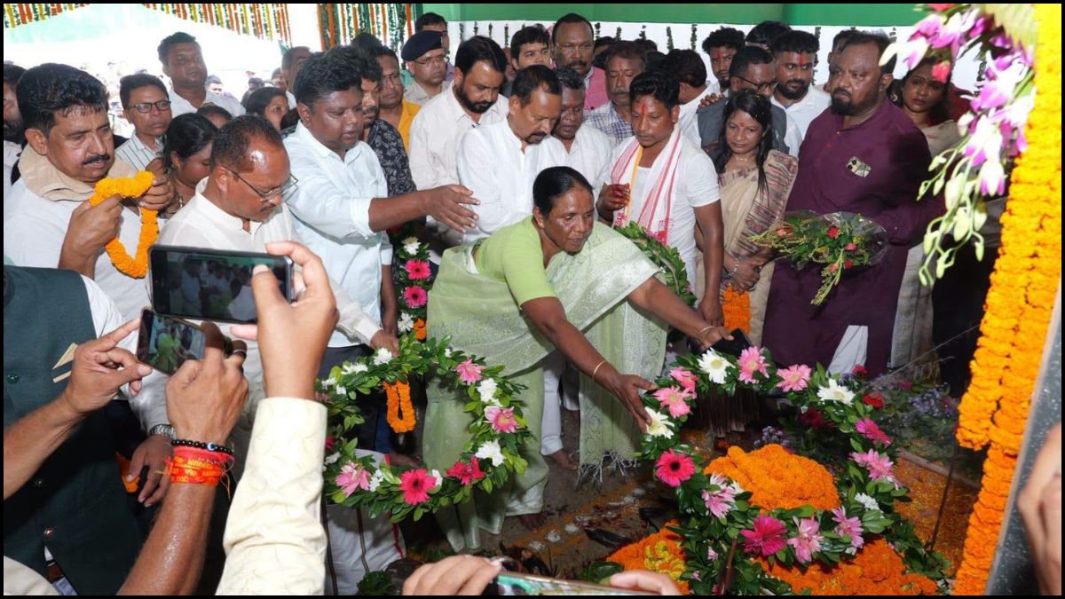 representatives paid heartfelt tributes to the martyrs of the Gua firing incident