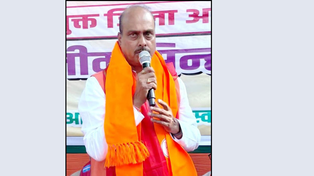 BJP Jamshedpur Metropolitan President Sanjeev Sinha advised Minister Irfan Ansari on the Dandiya controversy