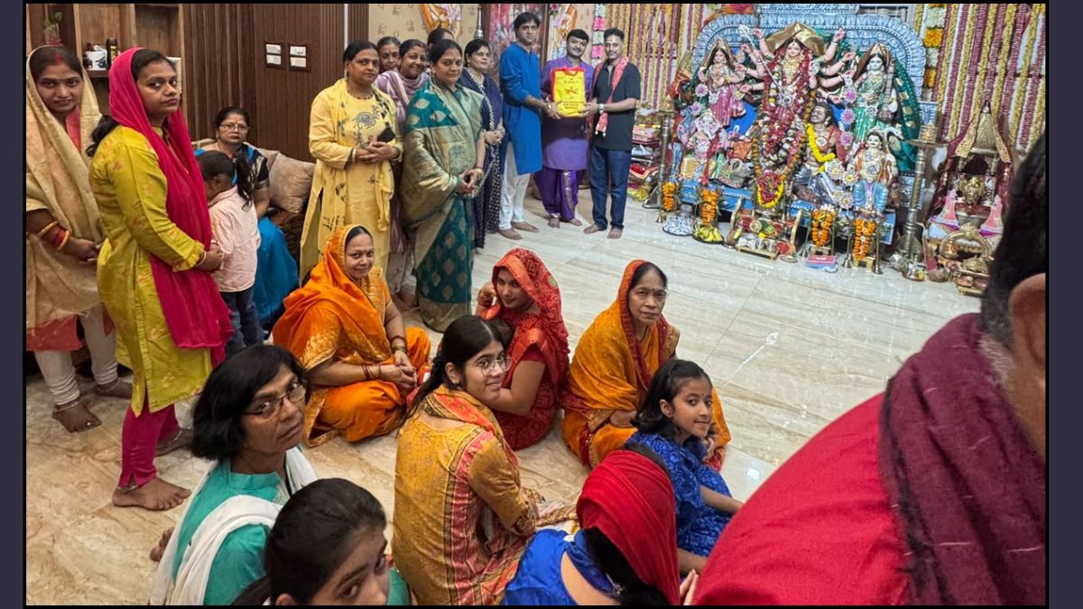 BJP youth leader Devashish Jha participated in the Aarti of Goddess Bhagwati