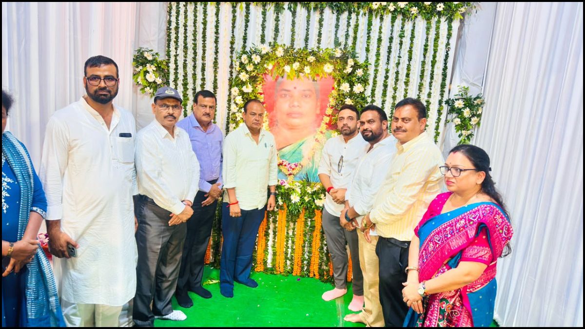 Upon reaching Nemra, Kunal Sarangi paid tribute to Gurumata Rupi Soren