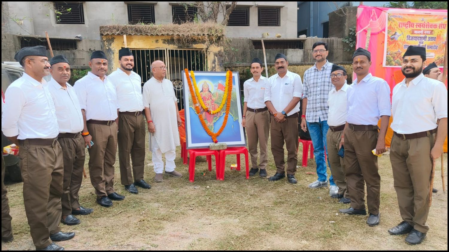 MLA Saryu Roy attended the Sangh's Vijayadashami festival and Shastra Pujan