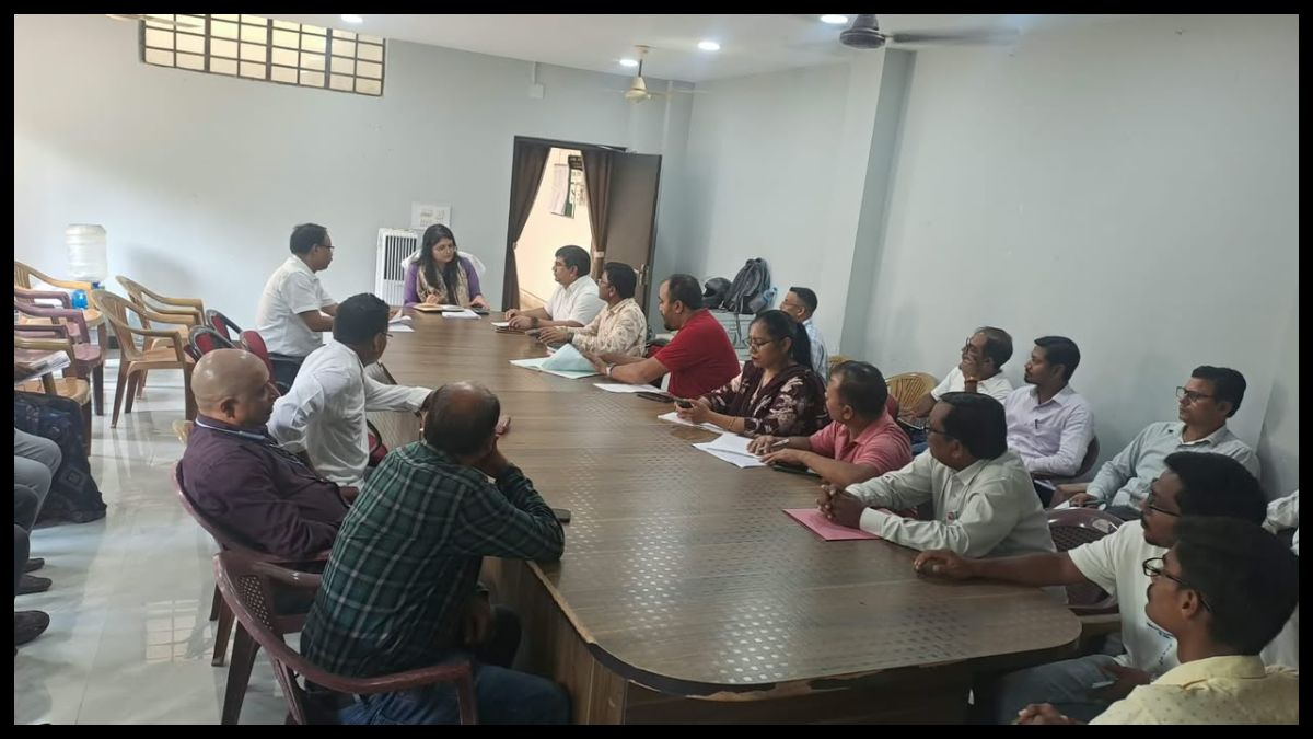 विशेष गहन निरीक्षण कार्यक्रम-2026 को लेकर चक्रधरपुर में समीक्षा बैठक, लंबित कार्य जल्द पूरा करने का निर्देश