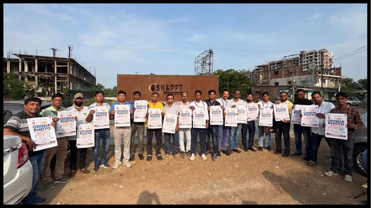 जमशेदपुर फोटोग्राफर एसोसिएशन ने किया ‘OPS उड़ीसा फोटो फेयर 2026’ के पोस्टर का विमोचन