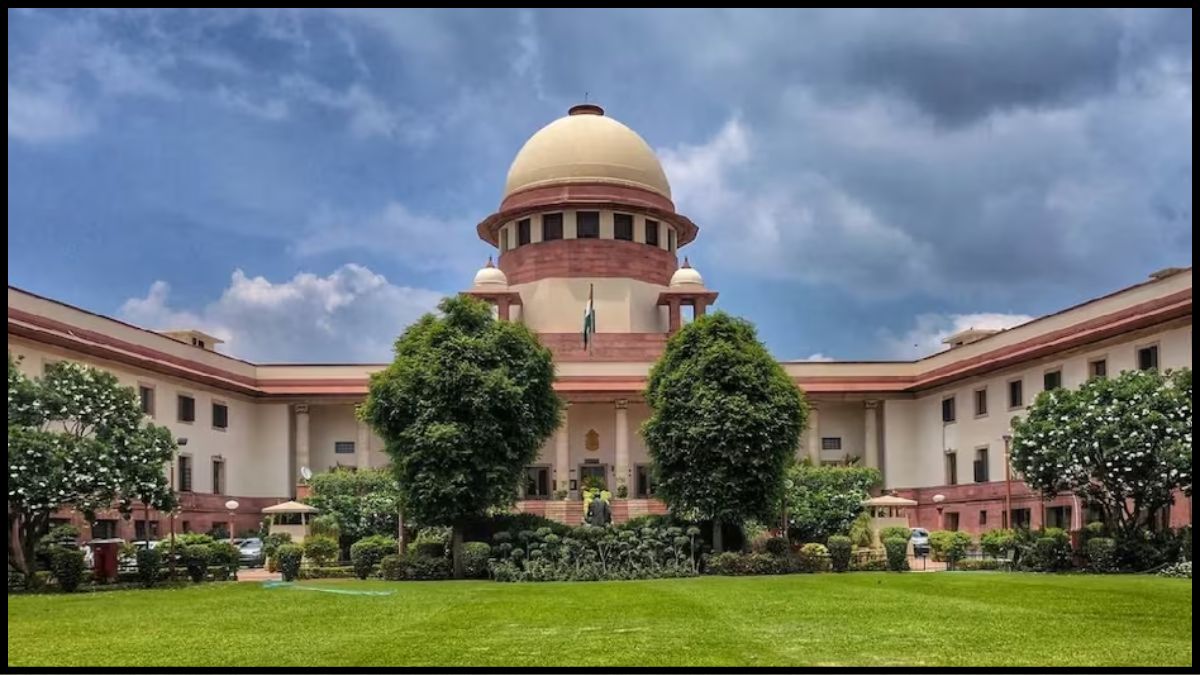 ट्रांसजेंडर एक्ट पर सुप्रीम कोर्ट का केंद्र को नोटिस:सर्जरी से महिला बने व्यक्ति को महिला अधिकार देने पर सवाल