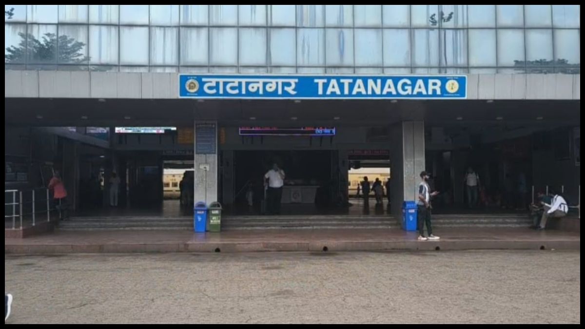 गीतांजलि एक्सप्रेस में यात्री की मौत, 12 घंटे बाद टाटानगर में उतारा गया शव; रेलवे पर उठे सवाल