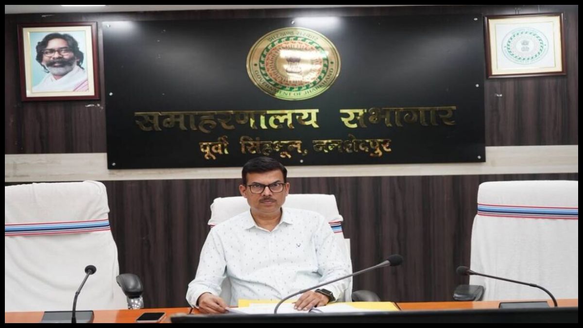Jamshedpur सरकारी स्कूलों में कम उपस्थिति पर DC नाराज, गोलमुरी-जुगसलाई में सिर्फ 65.18% हाजिरी