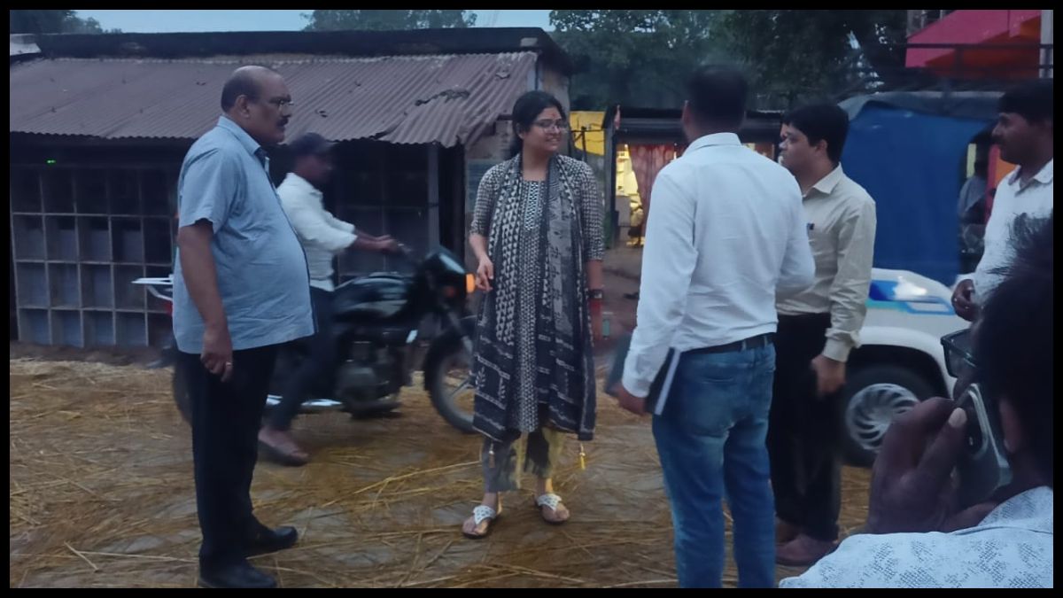 चक्रधरपुर: कराईकेला-बाउरीसाई सड़क का निरीक्षण, मरम्मत पूरी लेकिन फ्लैंकिंग और गार्डवाल का काम बाकी