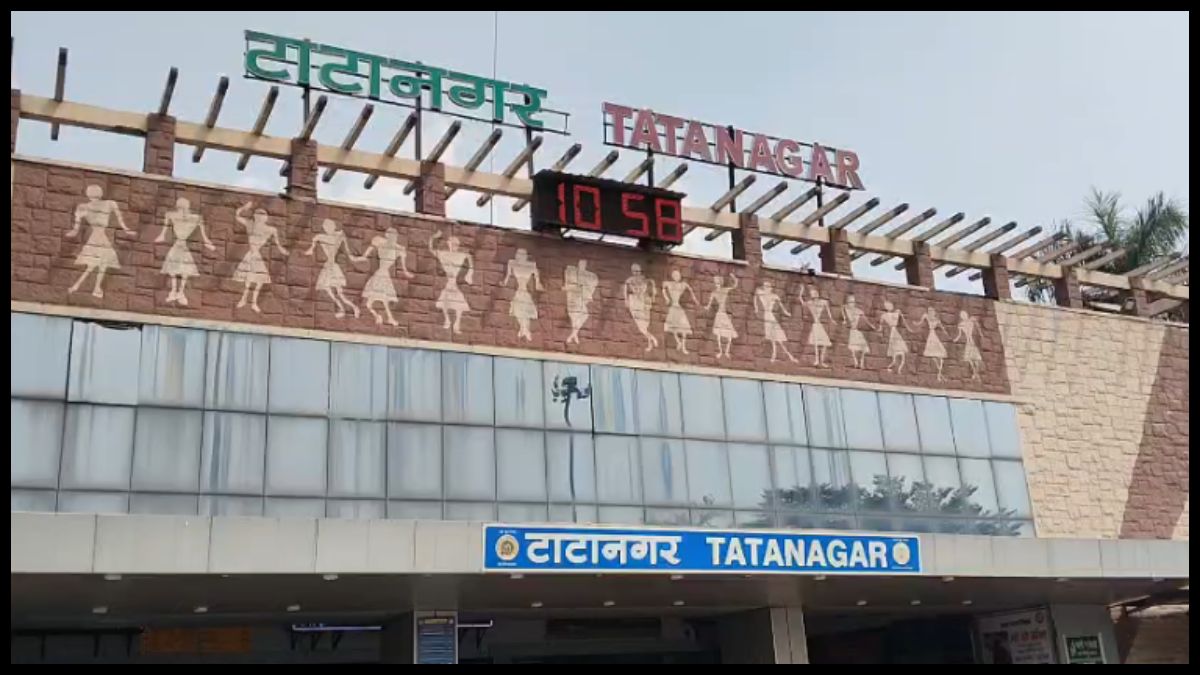 टाटानगर स्टेशन पर 1000 यात्रियों की क्षमता वाला होल्डिंग एरिया तैयार, आज से चलेगी टाटा-बक्सर पूजा स्पेशल