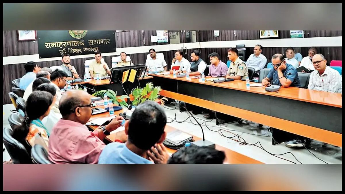 जमशेदपुर में हाईवे अतिक्रमण पर सख्ती, हटाई जाएंगी पुरानी बसें; यातायात व्यवस्था सुधारने की तैयारी